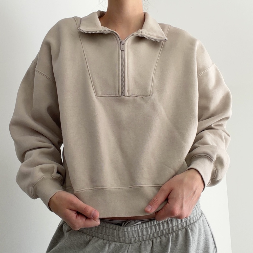 Essentials // 1/2 zip pullover sweatshirt